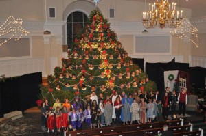 Singing christmas tree full